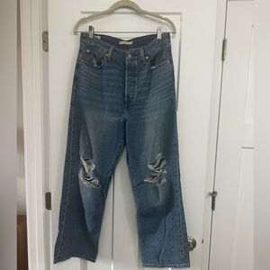 Women’s Levi’s size 28 ribcage straight jean